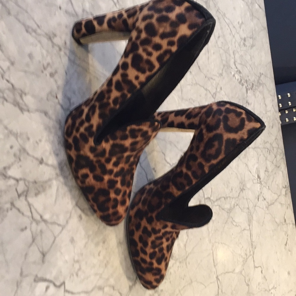Stuart Weitzman Leopard Pumps, 6M